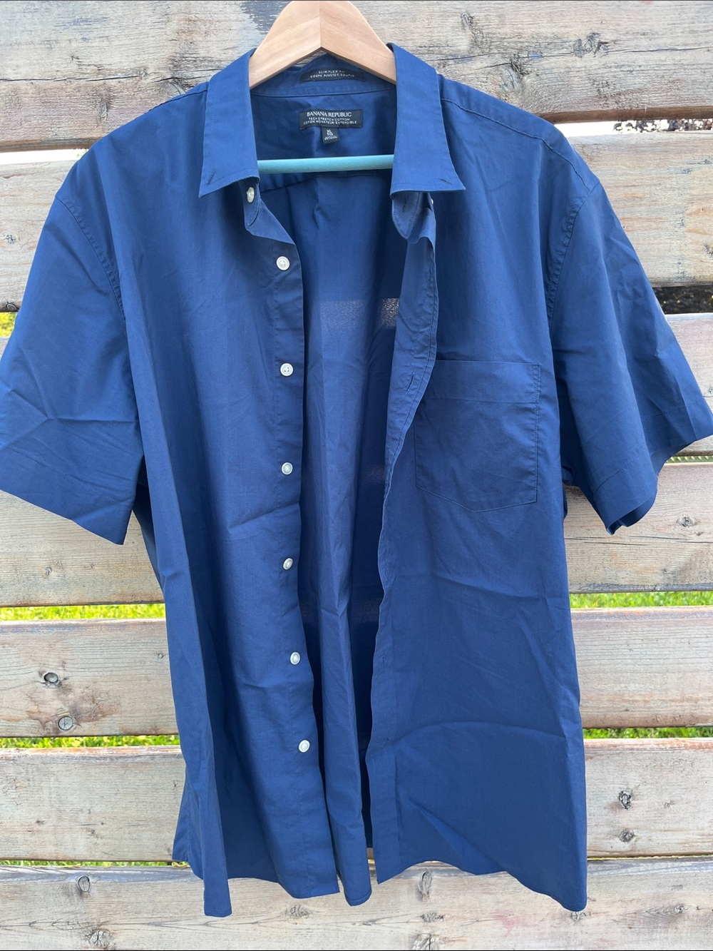 Banana Republic Men's Short Sleeve Button-Down Shirt in Navy